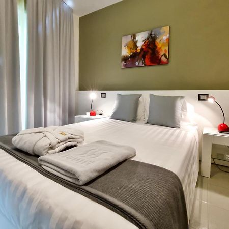 Monaco Suites Hotel Lignano Sabbiadoro Szoba fotó