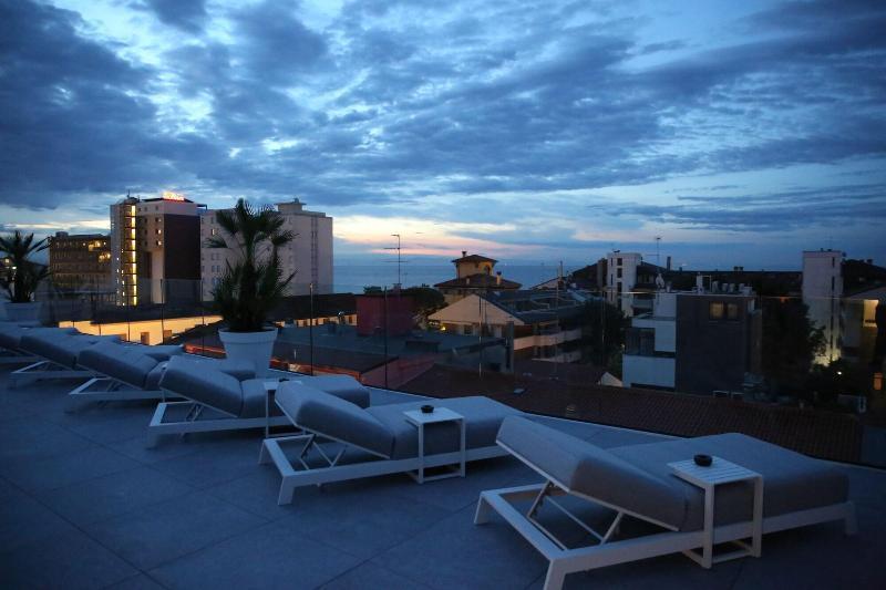 Monaco Suites Hotel Lignano Sabbiadoro Kültér fotó