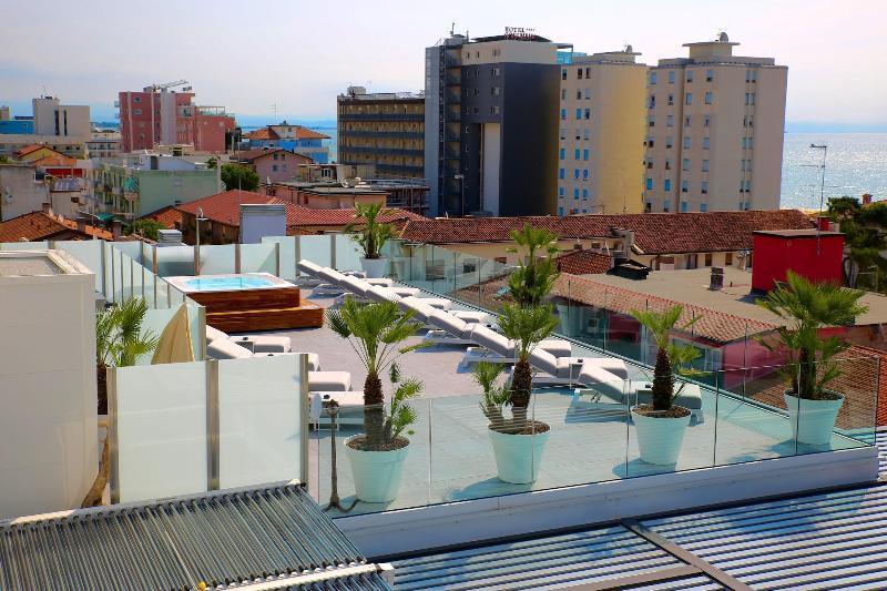 Monaco Suites Hotel Lignano Sabbiadoro Kültér fotó