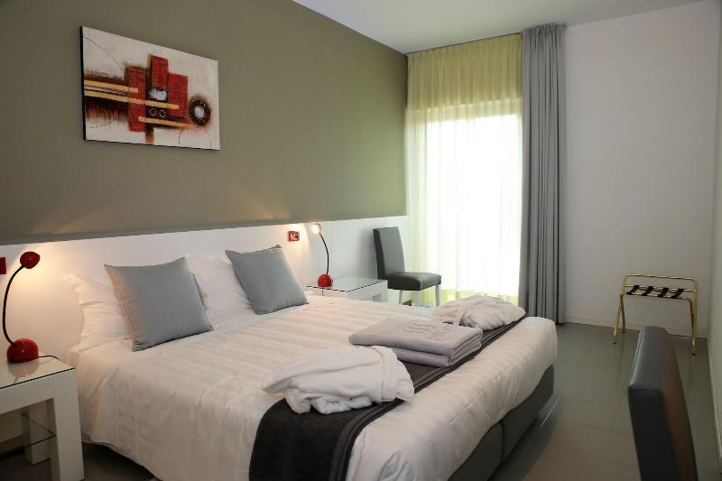 Monaco Suites Hotel Lignano Sabbiadoro Kültér fotó