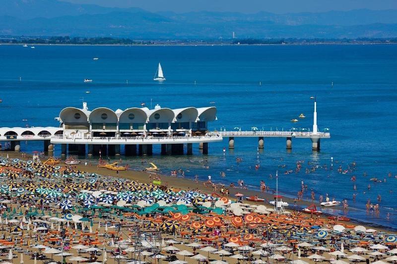 Hotel Monaco Lignano Sabbiadoro Kültér fotó