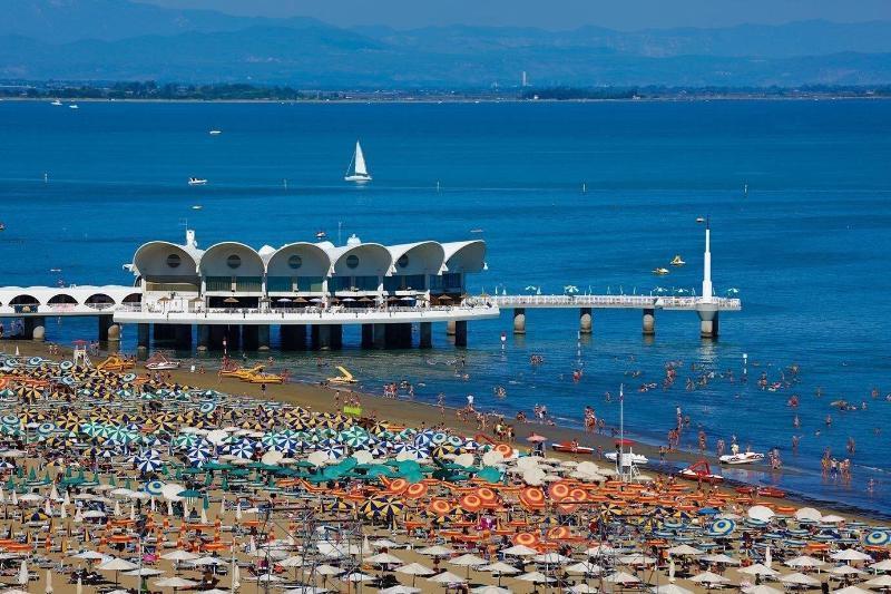 Monaco Suites Hotel Lignano Sabbiadoro Kültér fotó